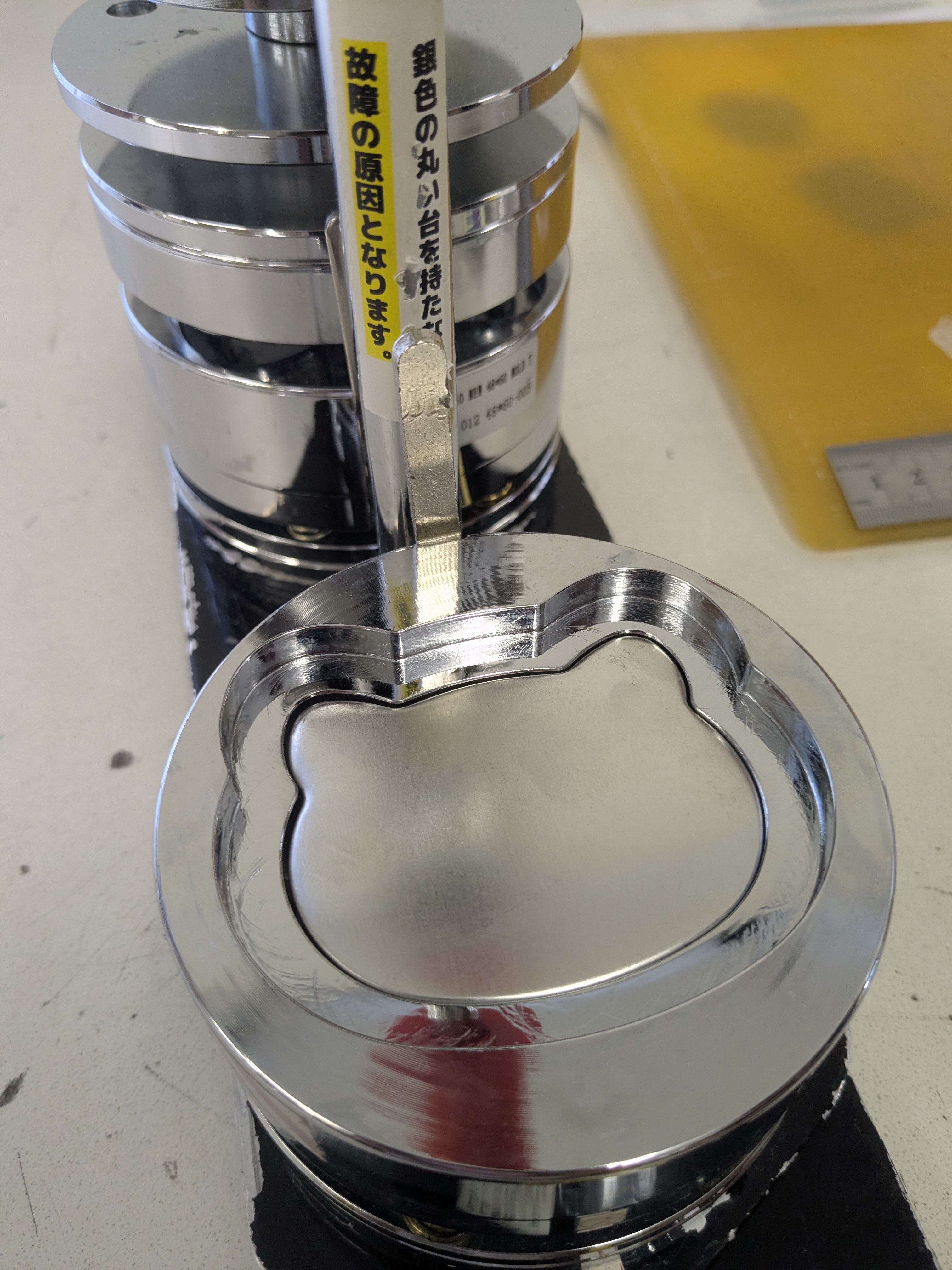 cat-shaped can badge machine